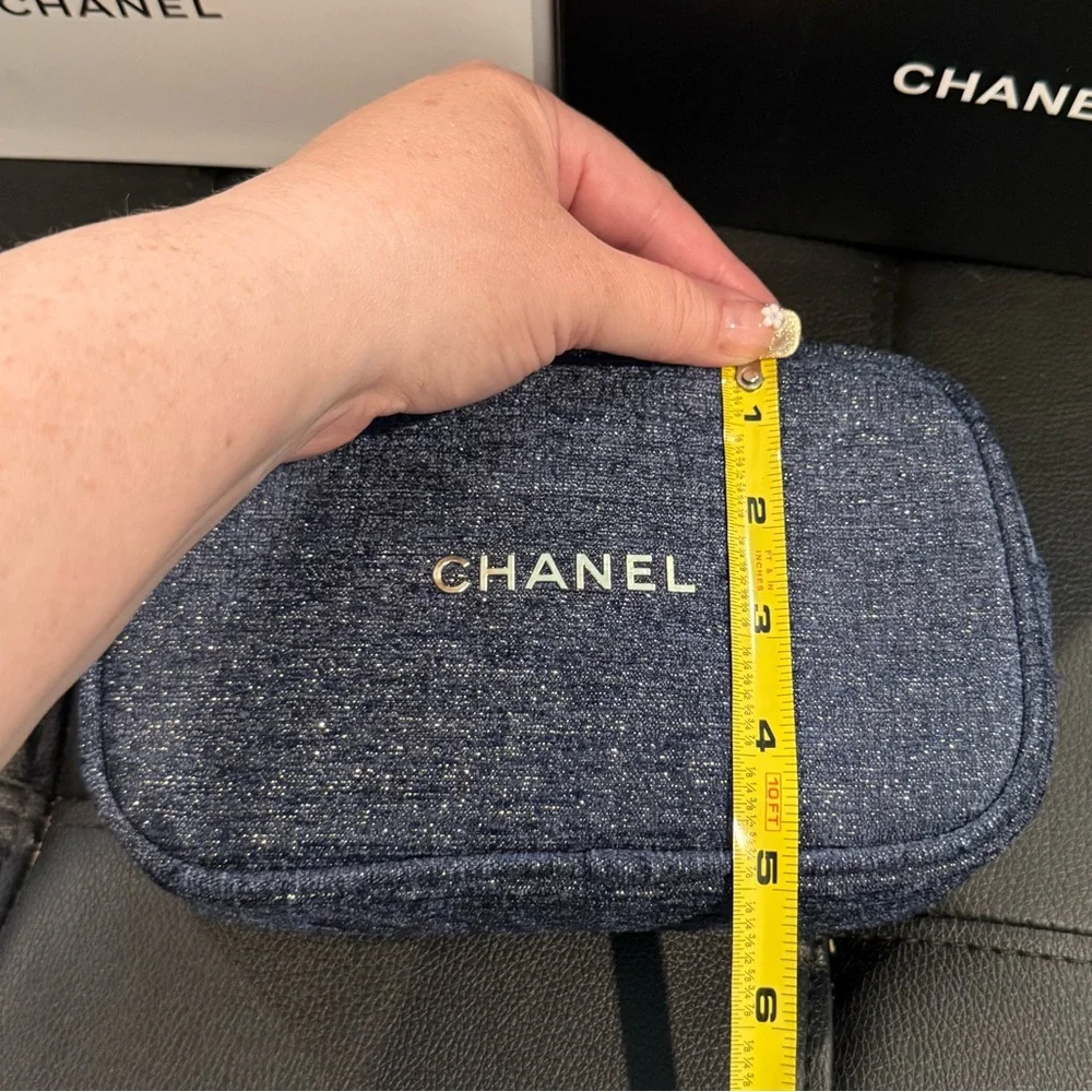 CHANEL Beauté GWP Midnight Blue Cosmetic Pouch – Gold Lettering – NIB - Picture 7 of 10